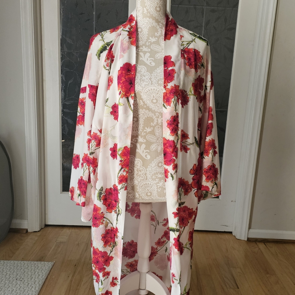 Jane Seymour Designs Floral Robe Size S/M. Brand New.